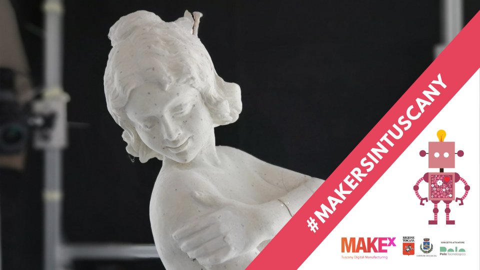 statua in marmo all'interno di una gabbia di alluminio con macchine fotografiche creata da Artaxlab per ottenere modelli 3D mediante la tecnica della fotogrammetria